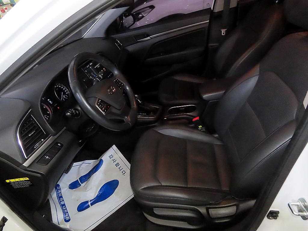 HYUNDAI Avante - Vista 6