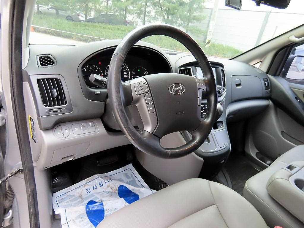 HYUNDAI Starex - Vista 7