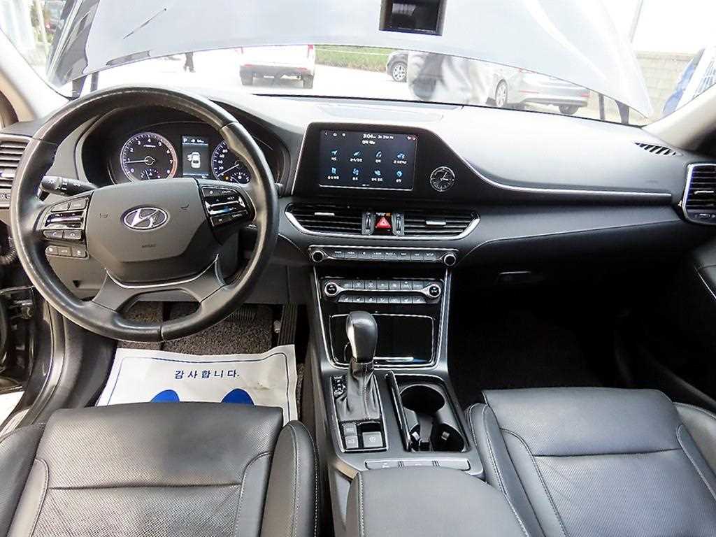 HYUNDAI Grandeur - Vista 7