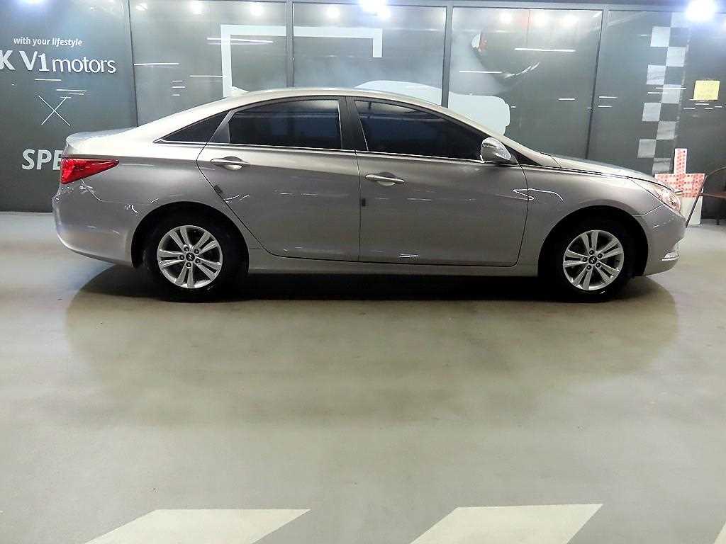 HYUNDAI Sonata - Vista 3