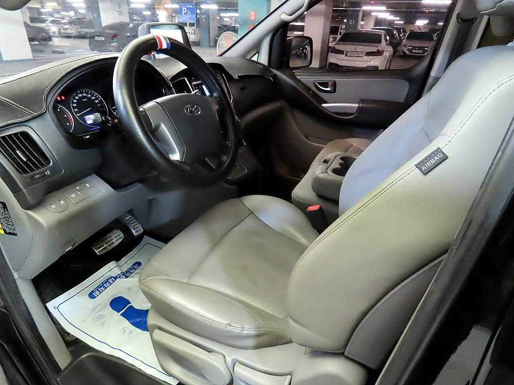 HYUNDAI Starex - Vista 9