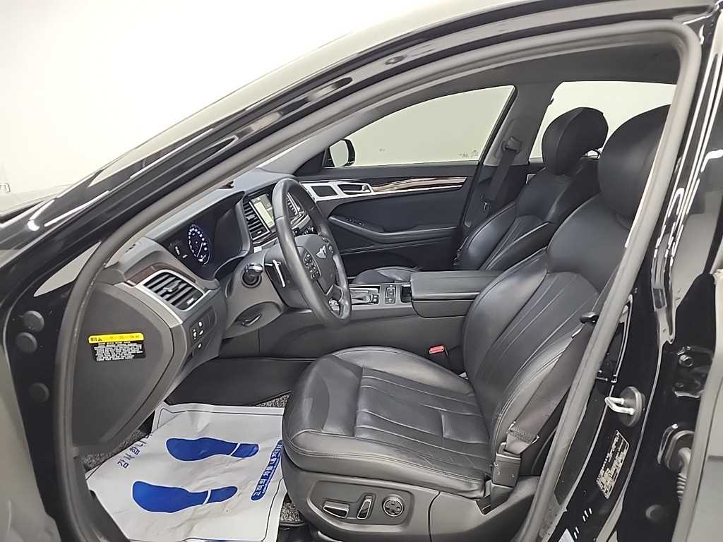 HYUNDAI Genesis - Vista 11