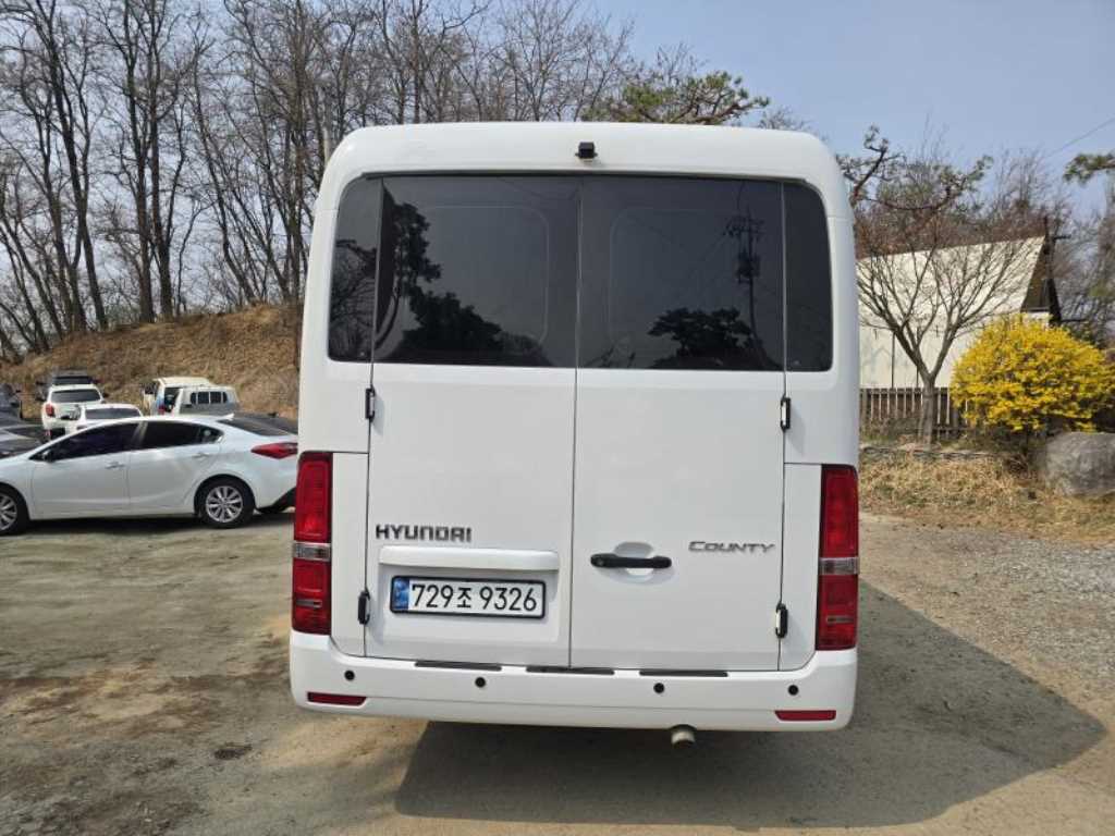 medium and large bus Hyundai bus - Vista 6