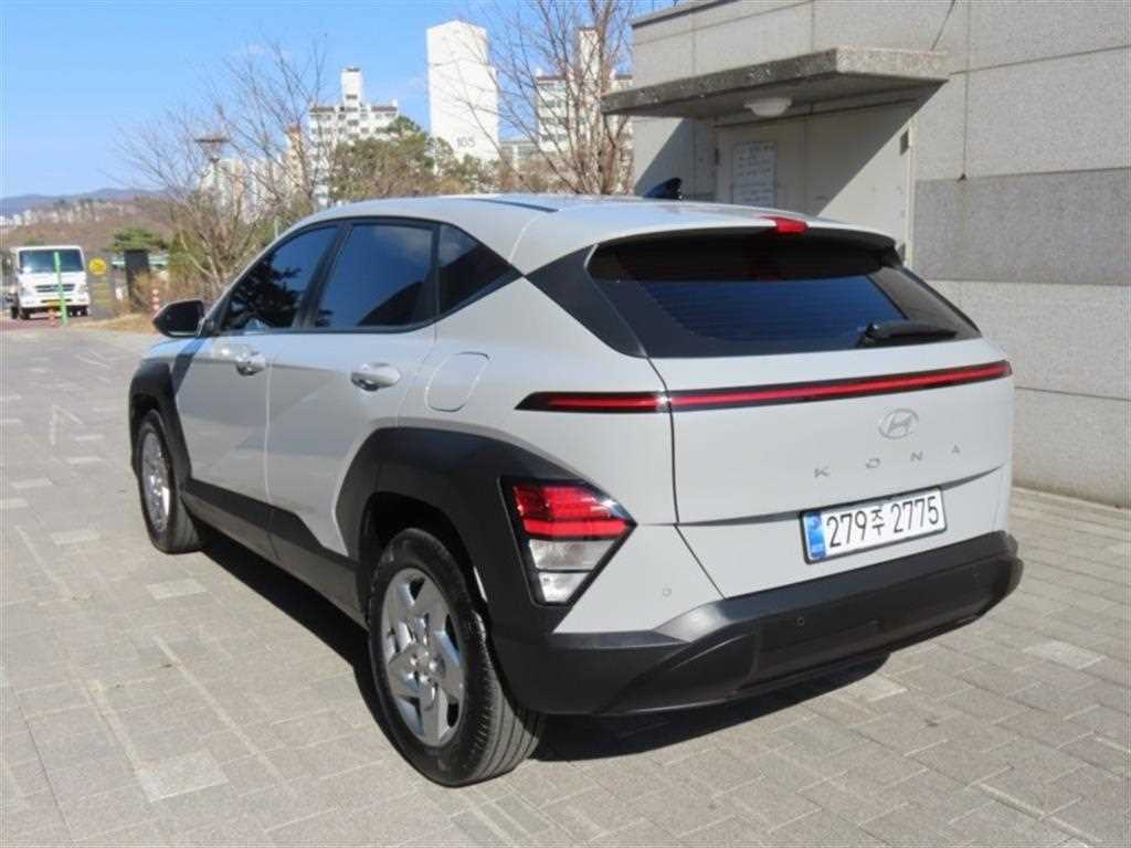 HYUNDAI Kona - Vista 4