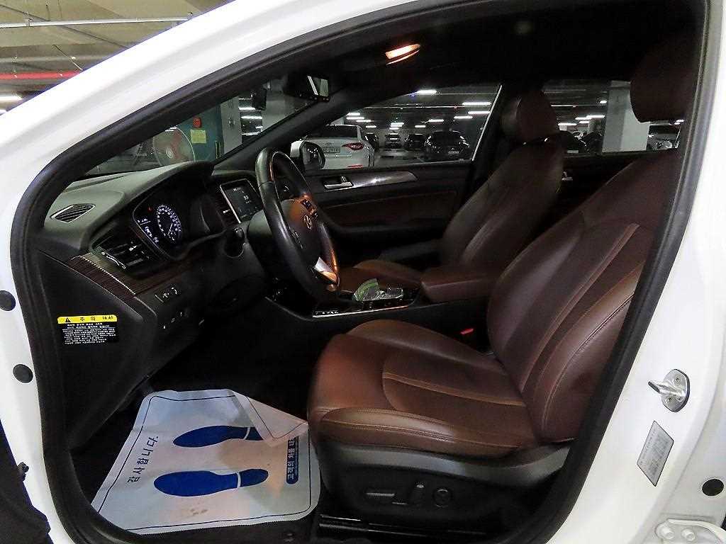 HYUNDAI Sonata - Vista 6