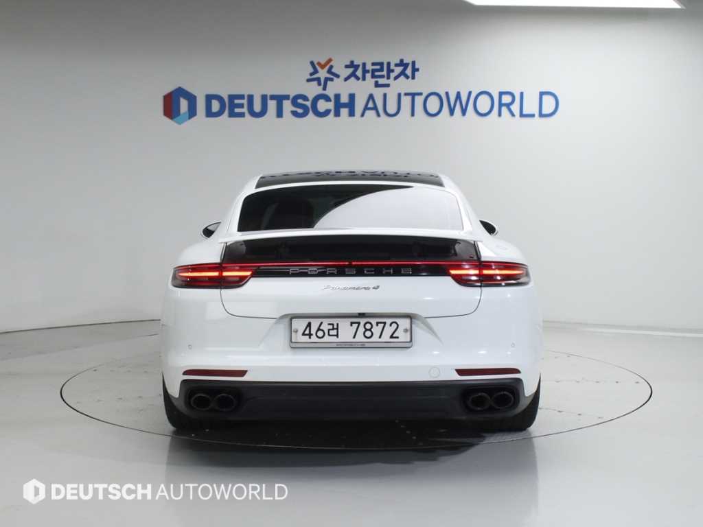 Porsche Panamera - Vista 4