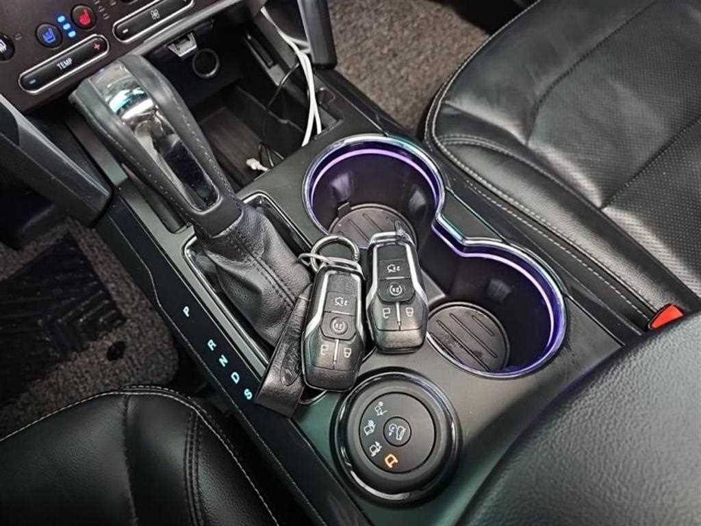 Ford Explorer - Vista 10