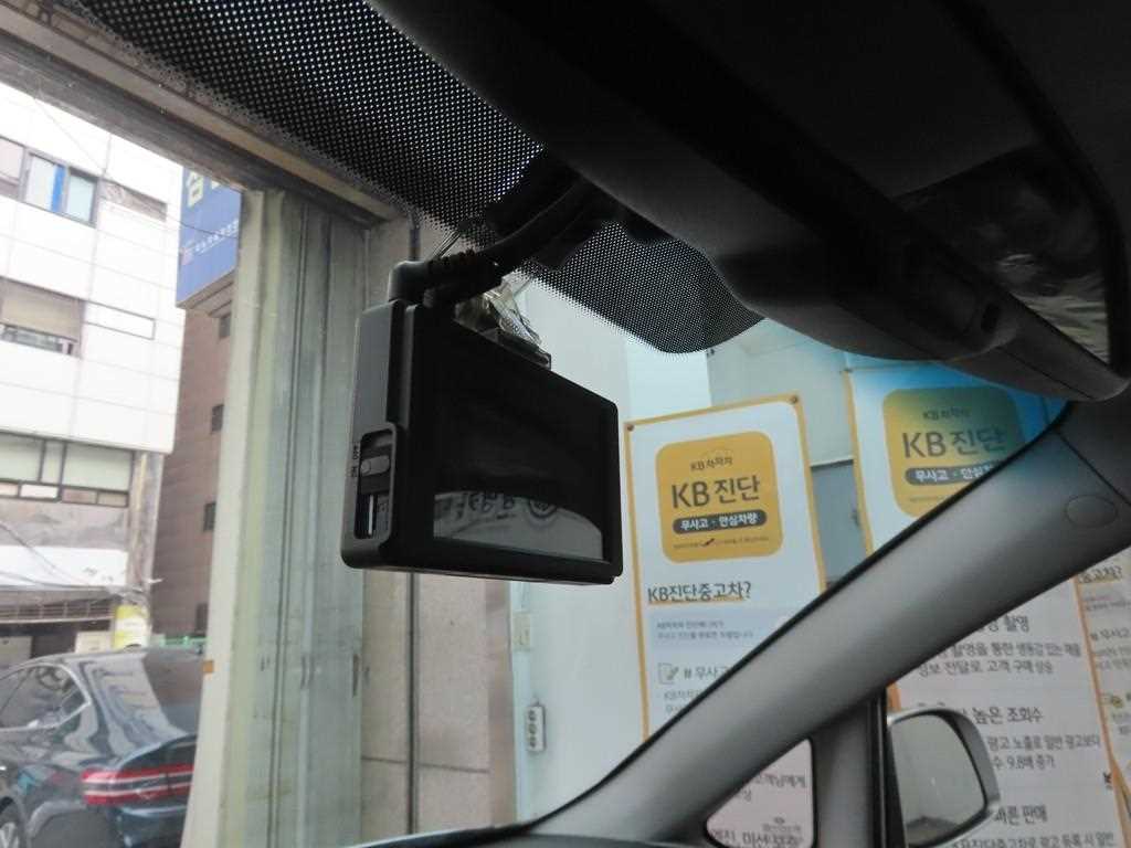 KIA Carens - Vista 11