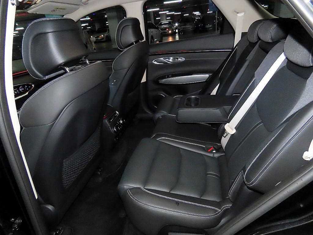 Genesis GV70 - Vista 7