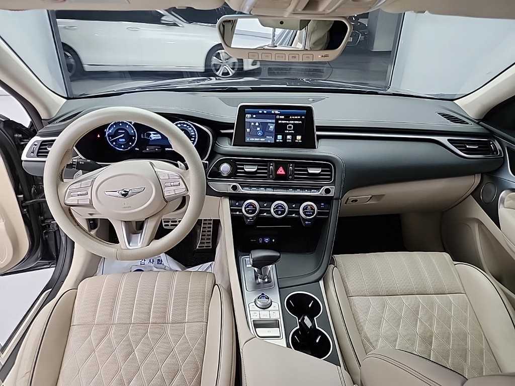 Genesis G70 - Vista 8