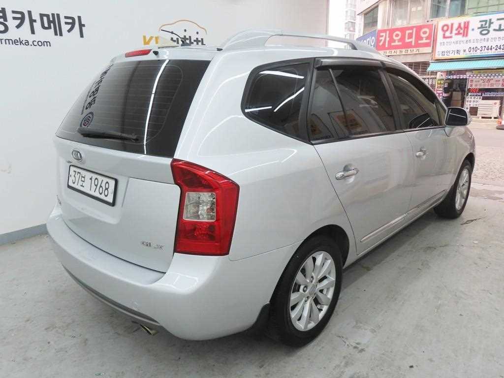 KIA Carens - Vista 3