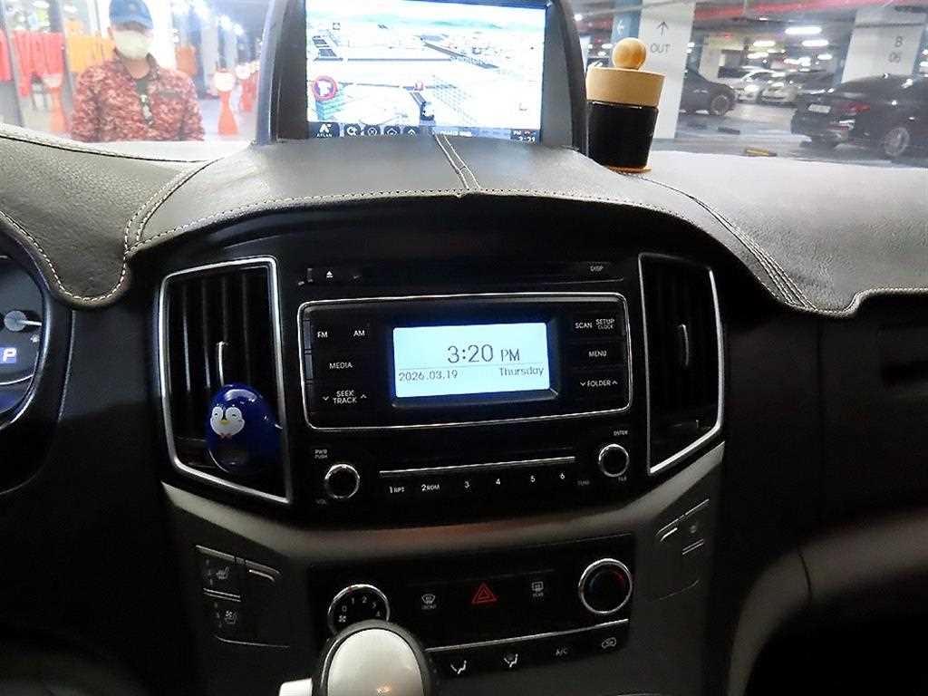 HYUNDAI Starex - Vista 10