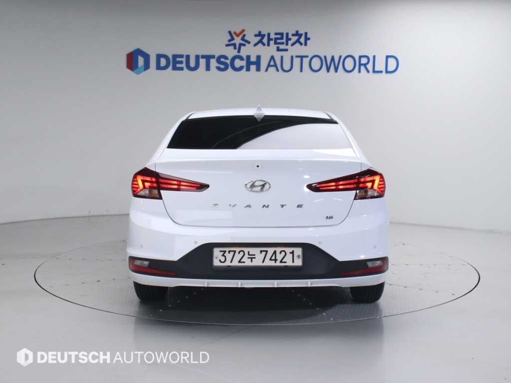 HYUNDAI Avante - Vista 4