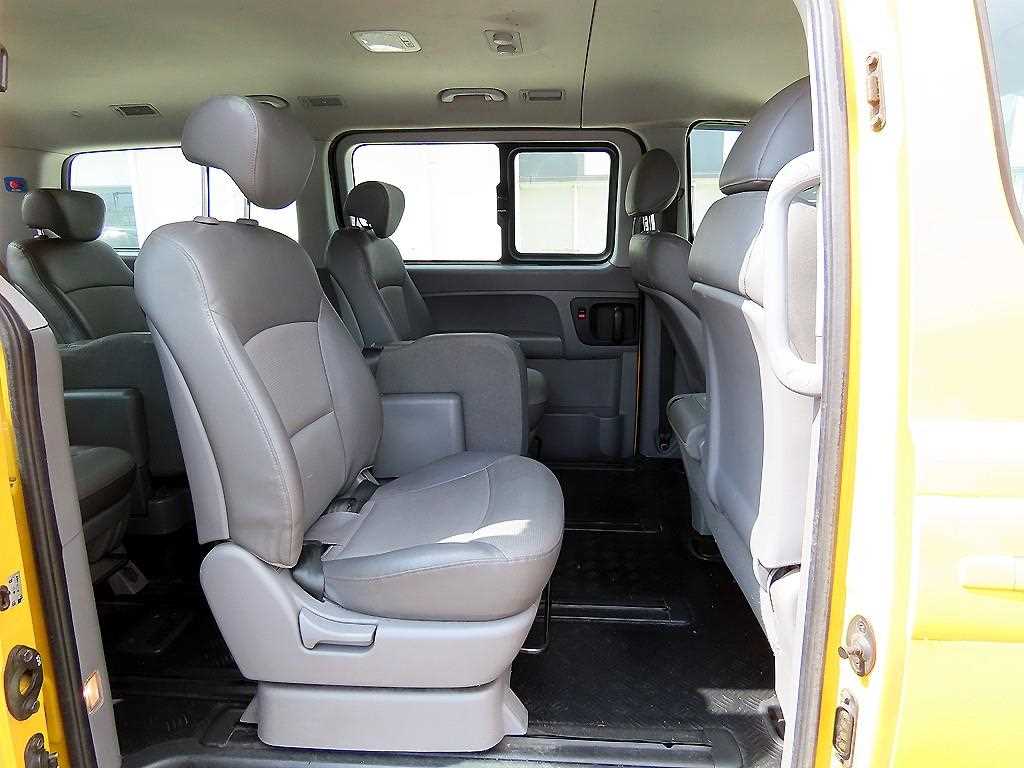 HYUNDAI Starex - Vista 6