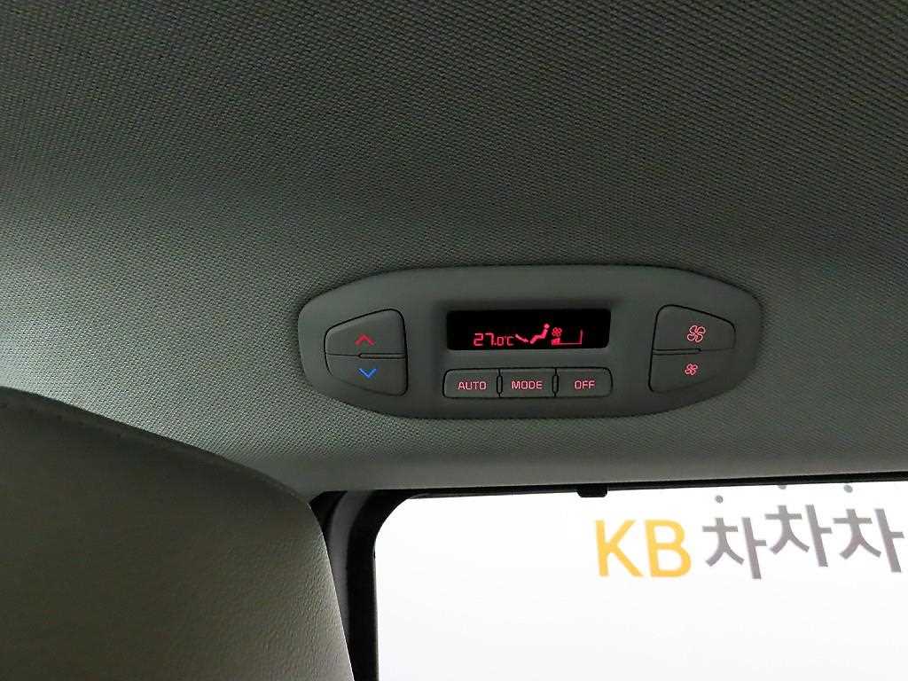 KIA Carnival - Vista 12