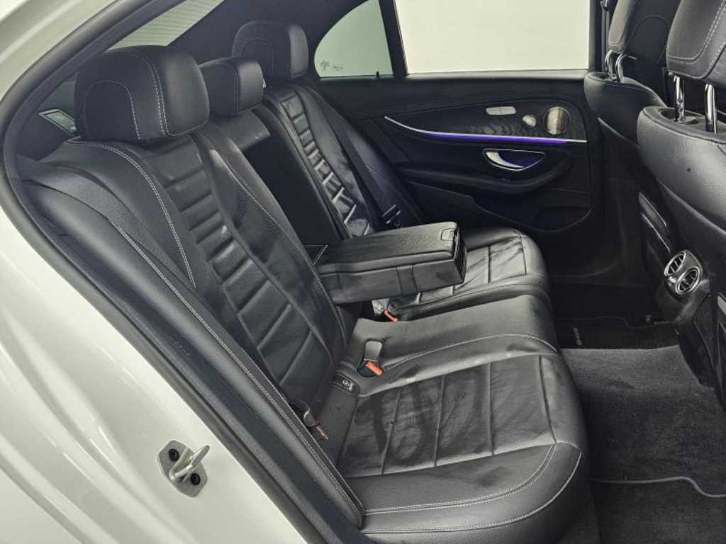 Mercedes Benz E class - Vista 12