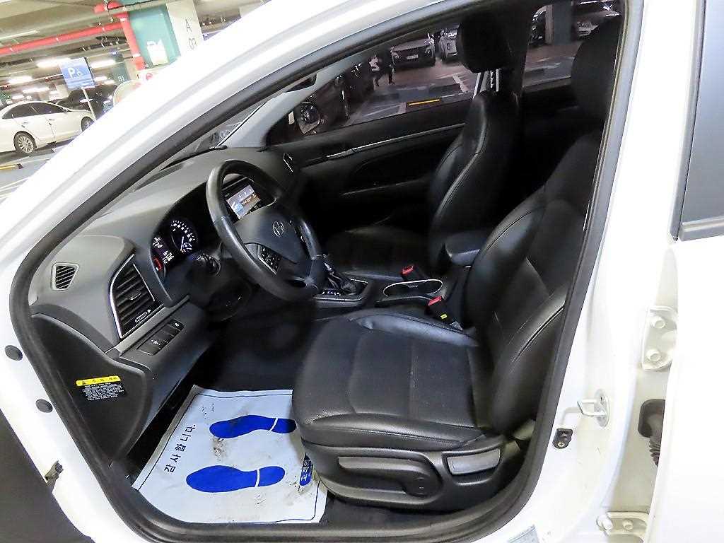 HYUNDAI Avante - Vista 6