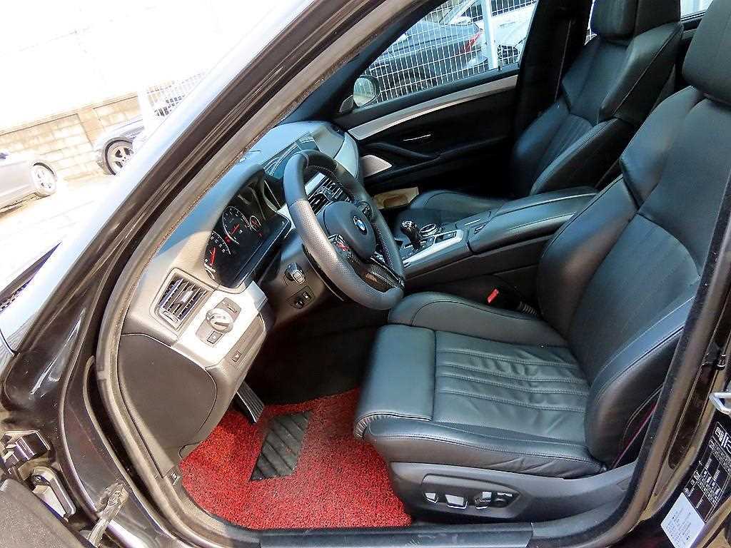 BMW 5 Series - Vista 5