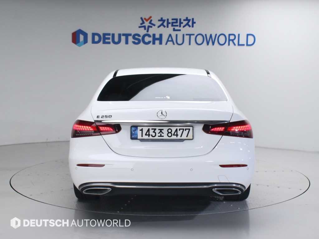 Mercedes Benz E class - Vista 4