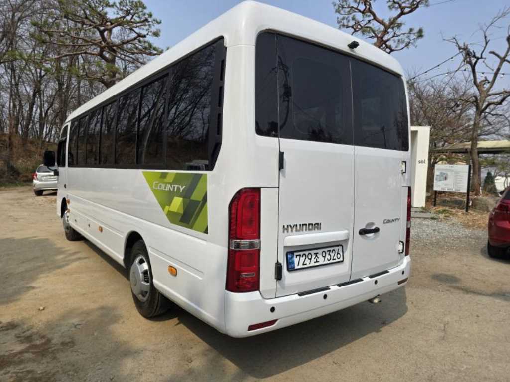 medium and large bus Hyundai bus - Vista 4