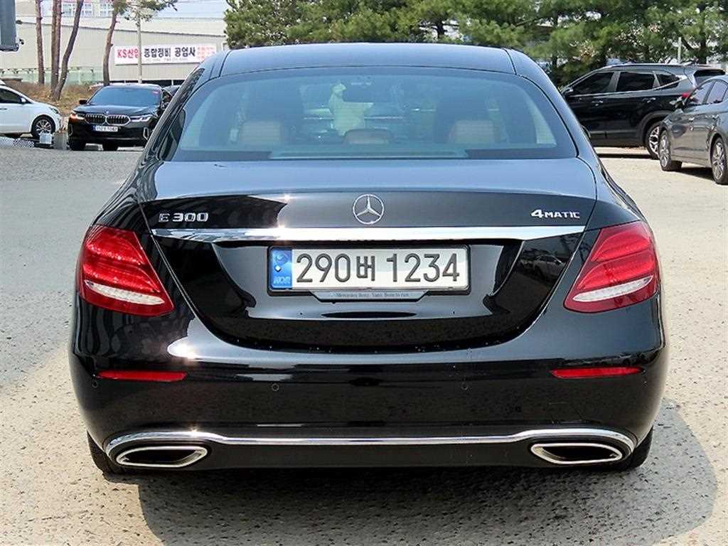Mercedes Benz E class - Vista 4
