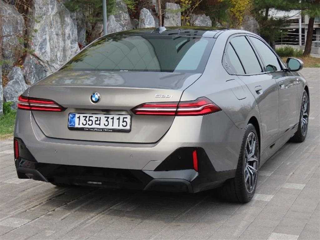 BMW 5 Series - Vista 3