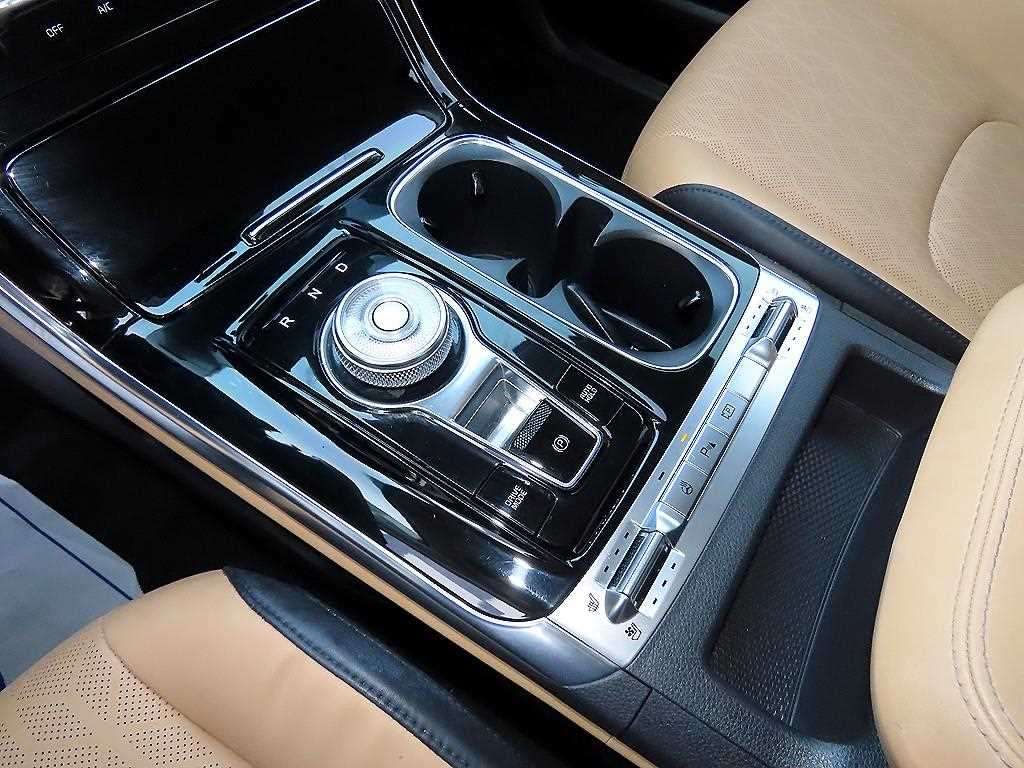 KIA Carnival - Vista 11