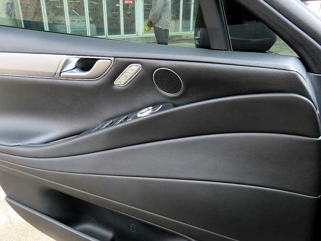 Genesis G80 - Vista 12