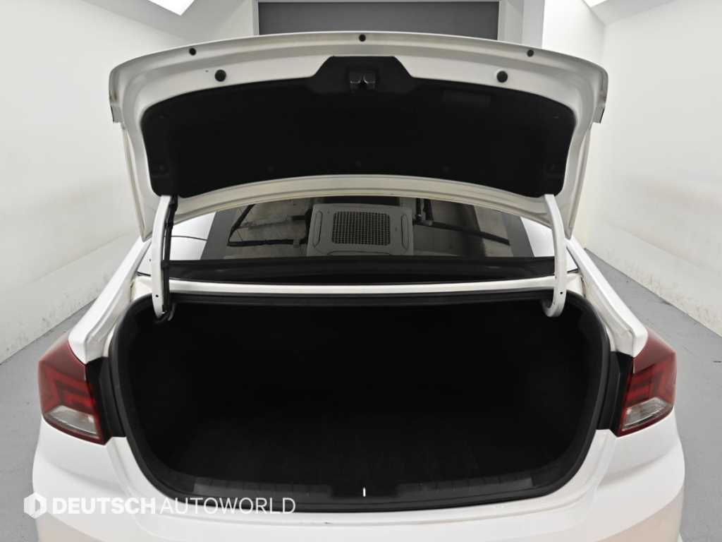 HYUNDAI Avante 2019 Blanco - Importación desde Corea - HF Imports Iquique - Foto 19