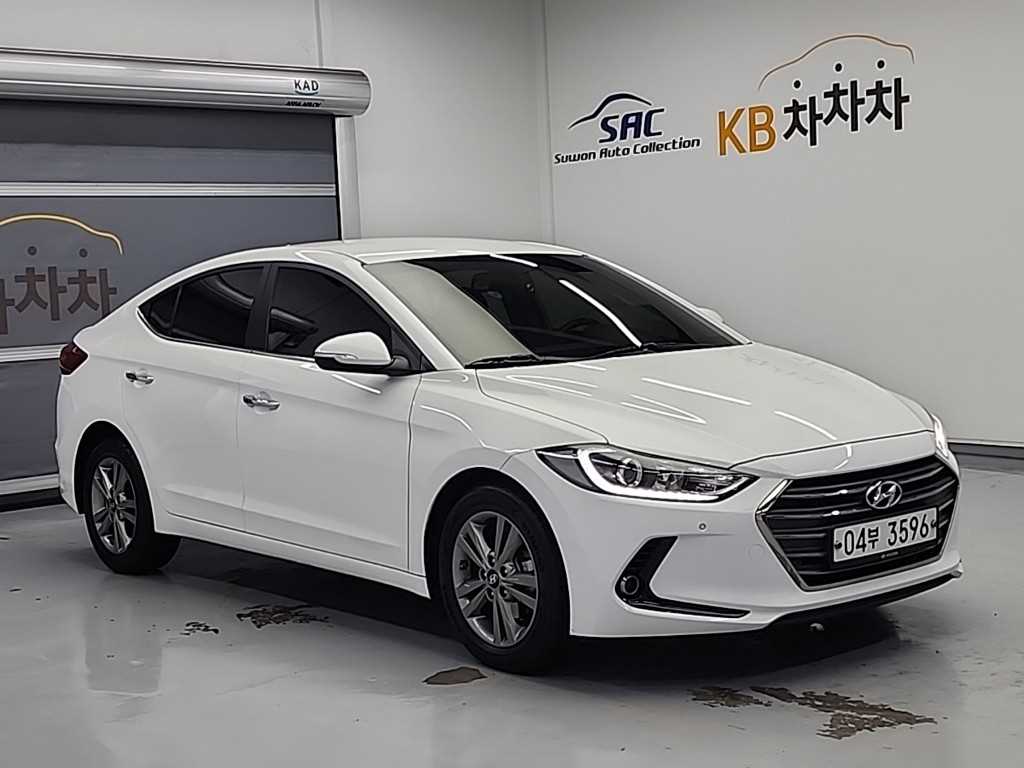 HYUNDAI Avante - Vista 4