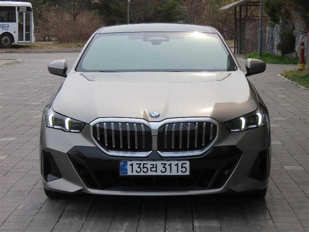 BMW 5 Series 2025 Gris - Importación desde Corea - HF Imports Iquique - Foto 1