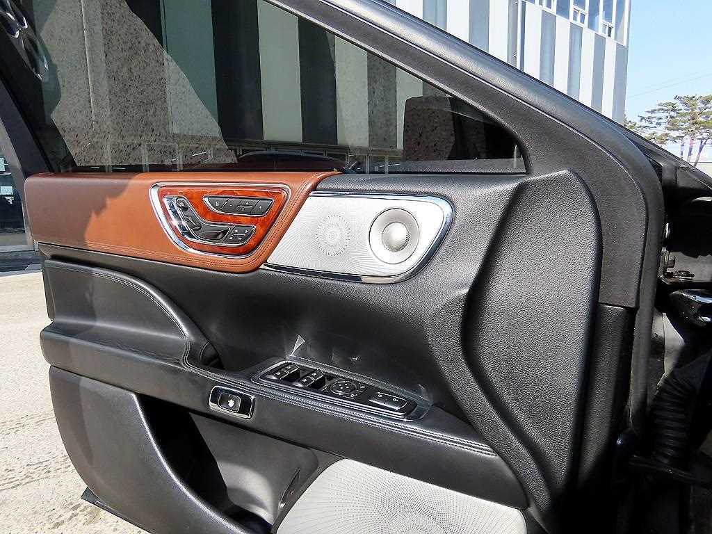 Lincoln Continental - Vista 11