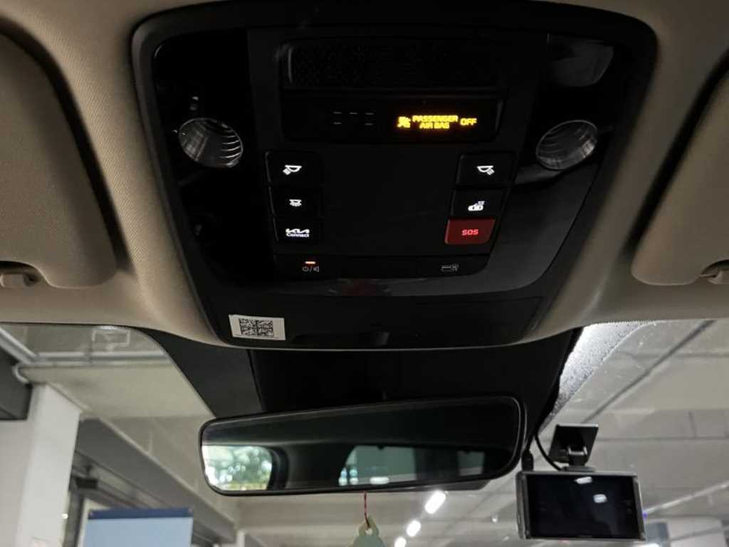 KIA Carnival - Vista 11