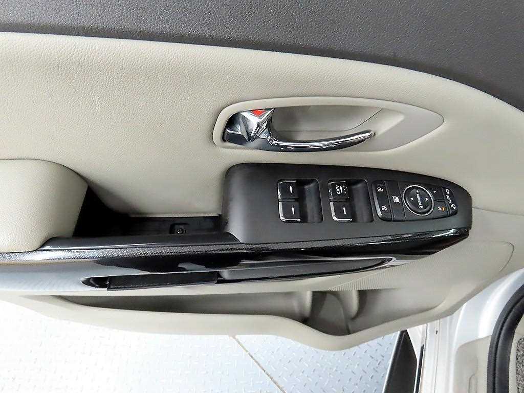 KIA Carnival - Vista 11