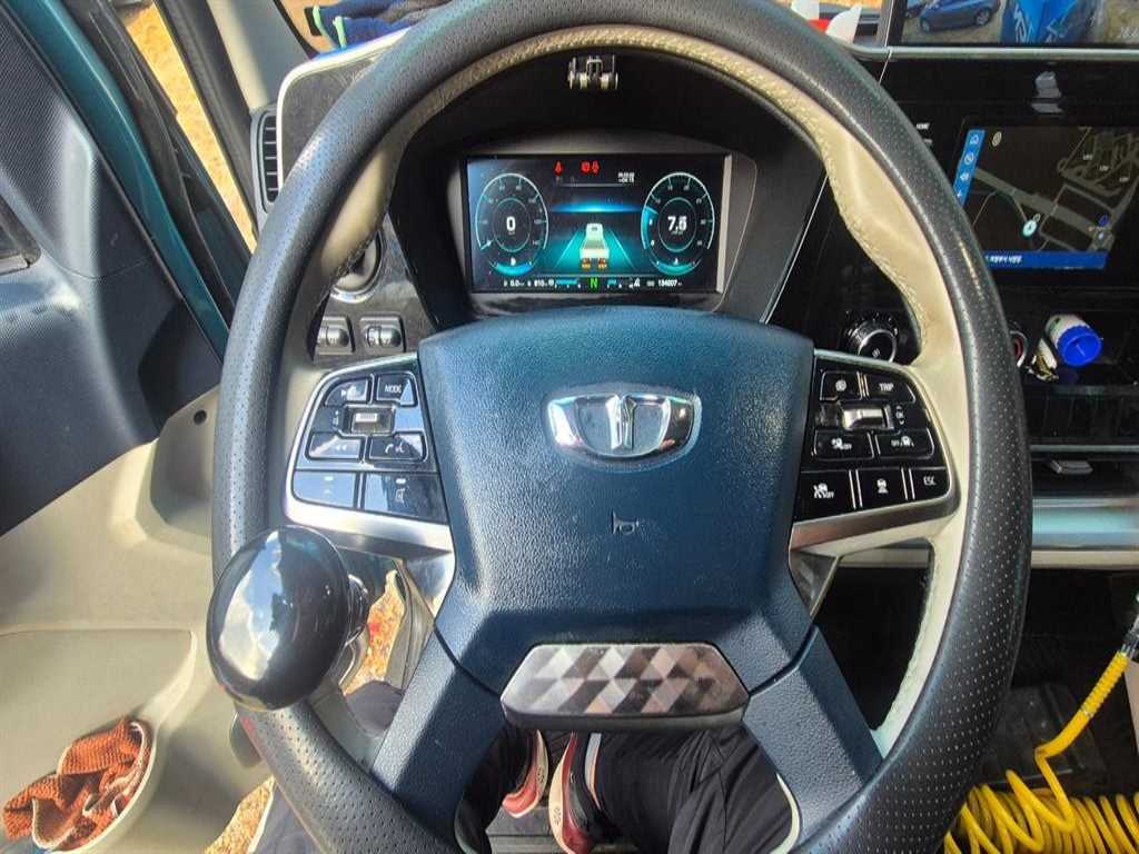 medium and large cargo truck - Vista 5