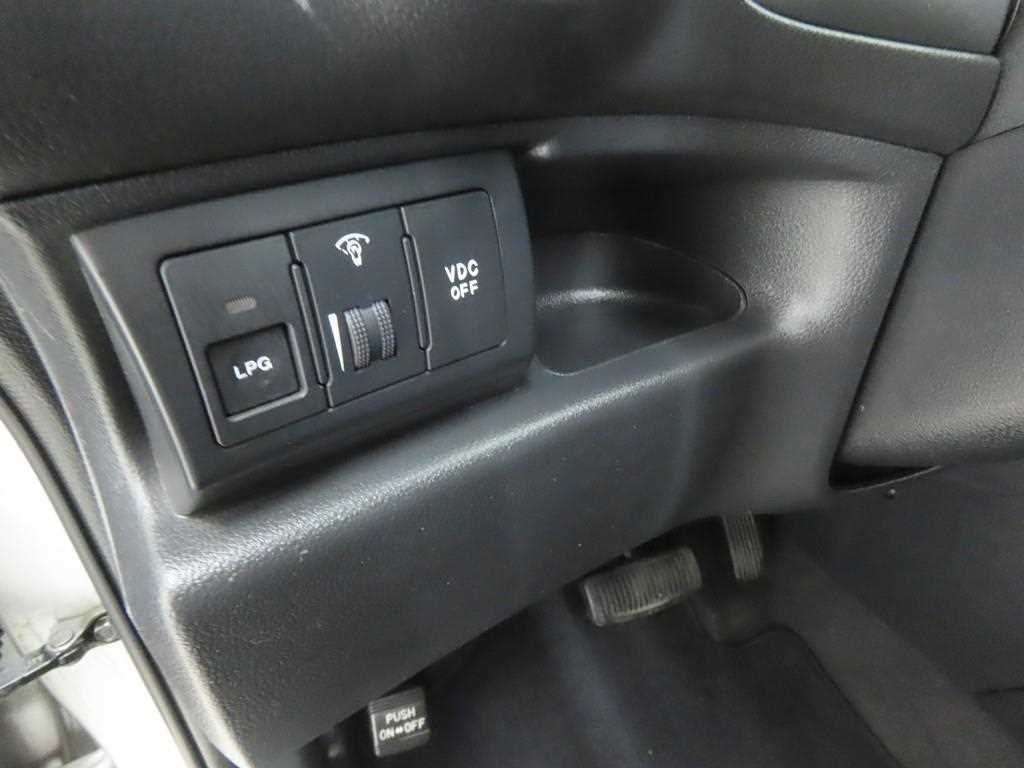 KIA Carens - Vista 10