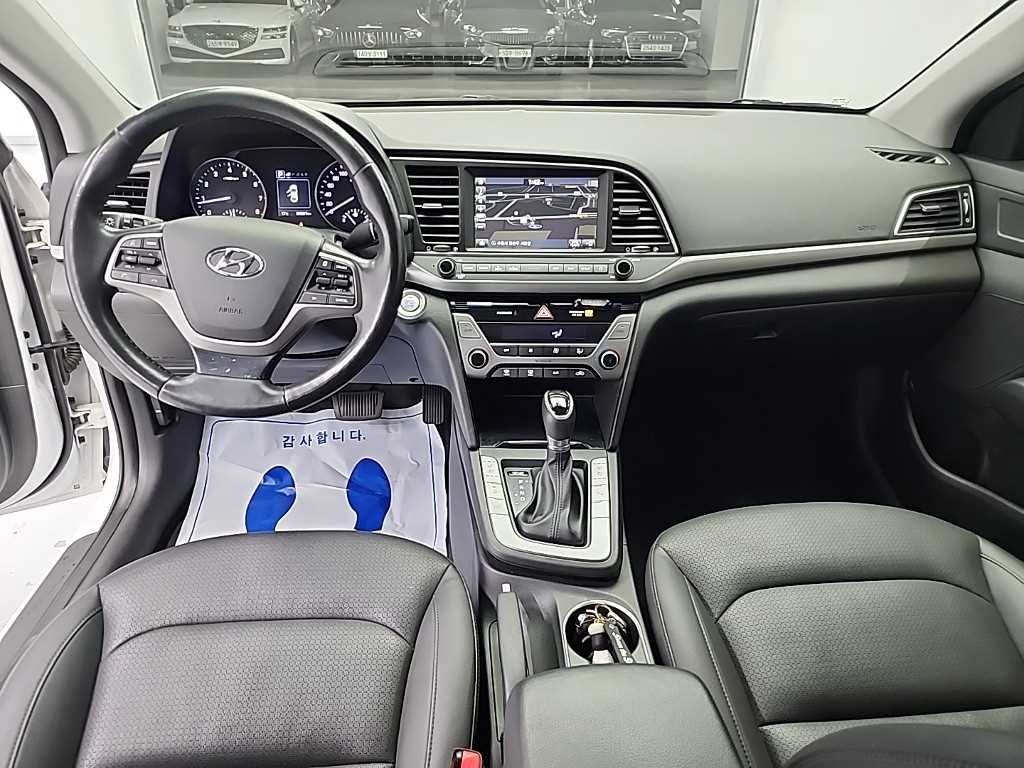 HYUNDAI Avante - Vista 7