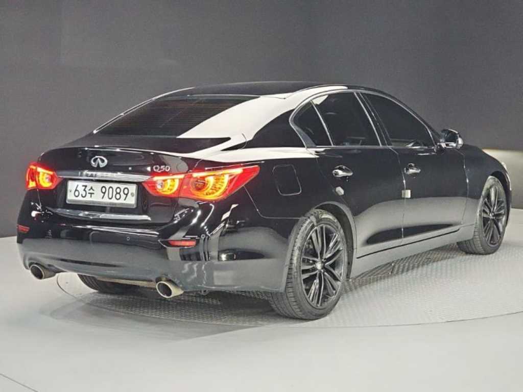 Infiniti Q - Vista 4