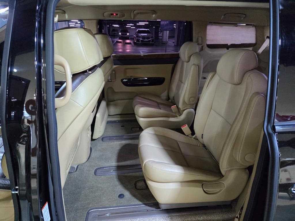 KIA Carnival - Vista 4