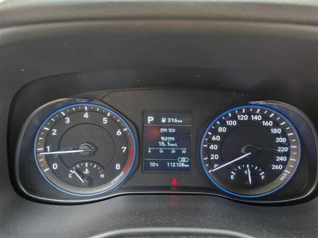 HYUNDAI Kona - Vista 9