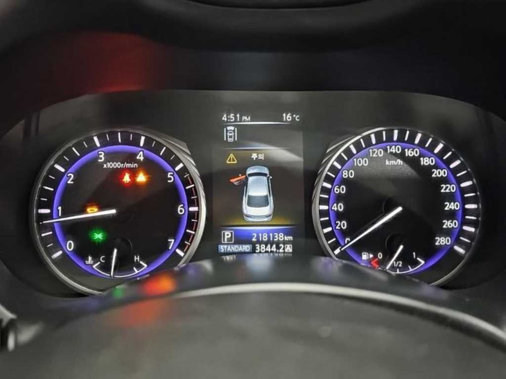 Infiniti Q - Vista 8