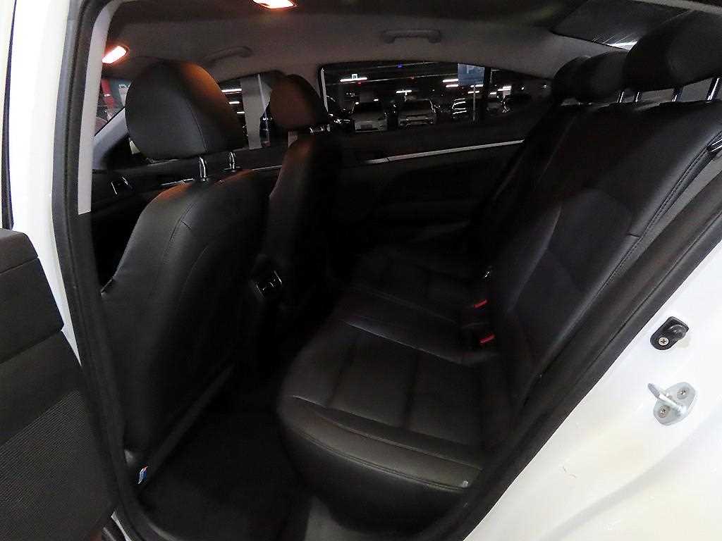 HYUNDAI Avante - Vista 7