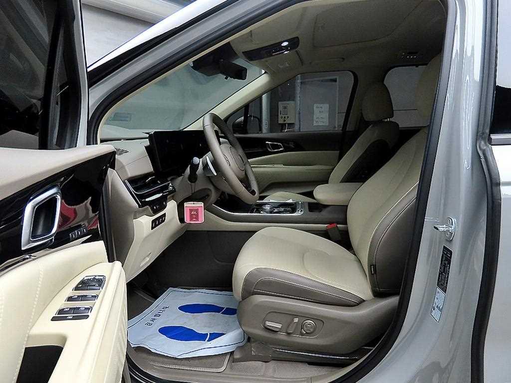 KIA Carnival - Vista 5