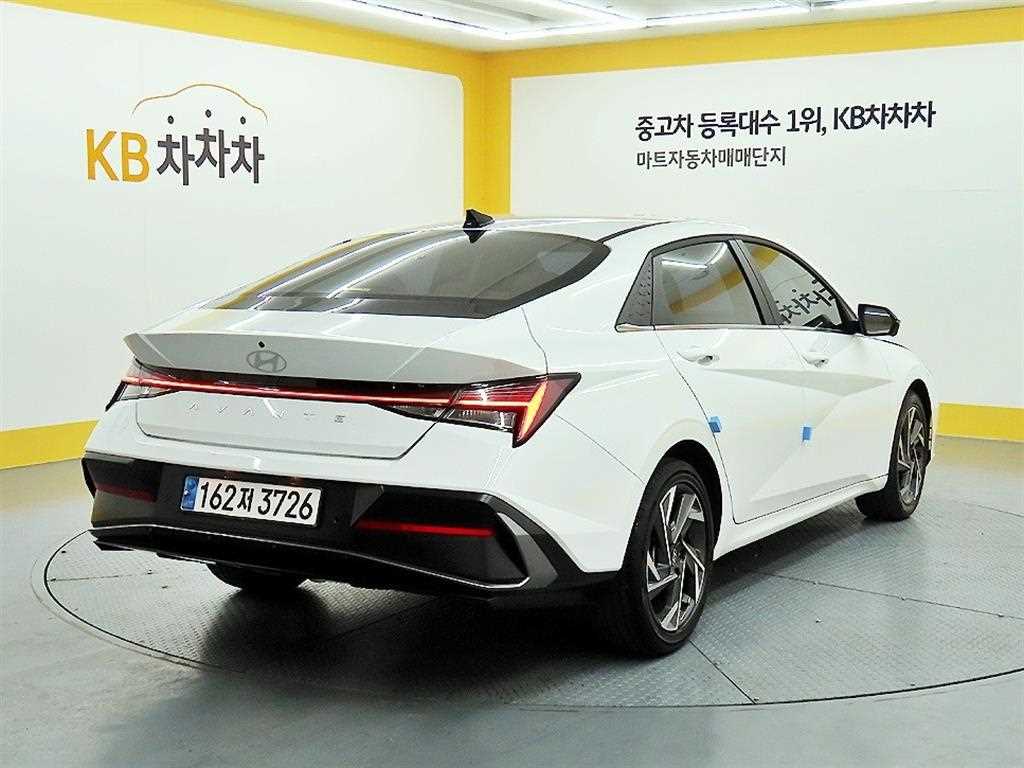 HYUNDAI Avante - Vista 4
