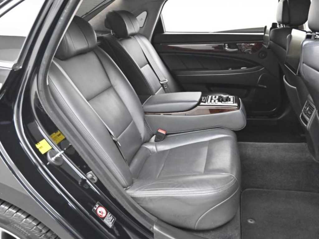 HYUNDAI Equus - Vista 12