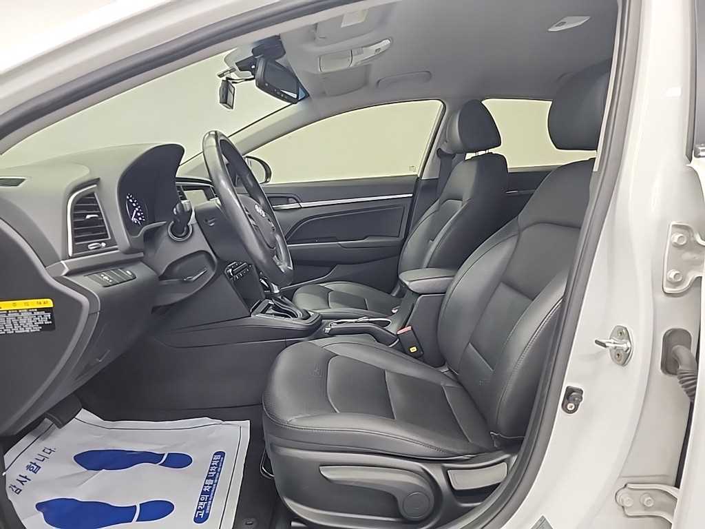 HYUNDAI Avante - Vista 11