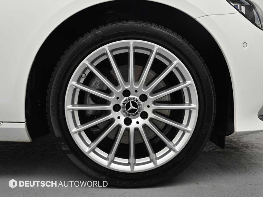 Mercedes Benz E class - Vista 5