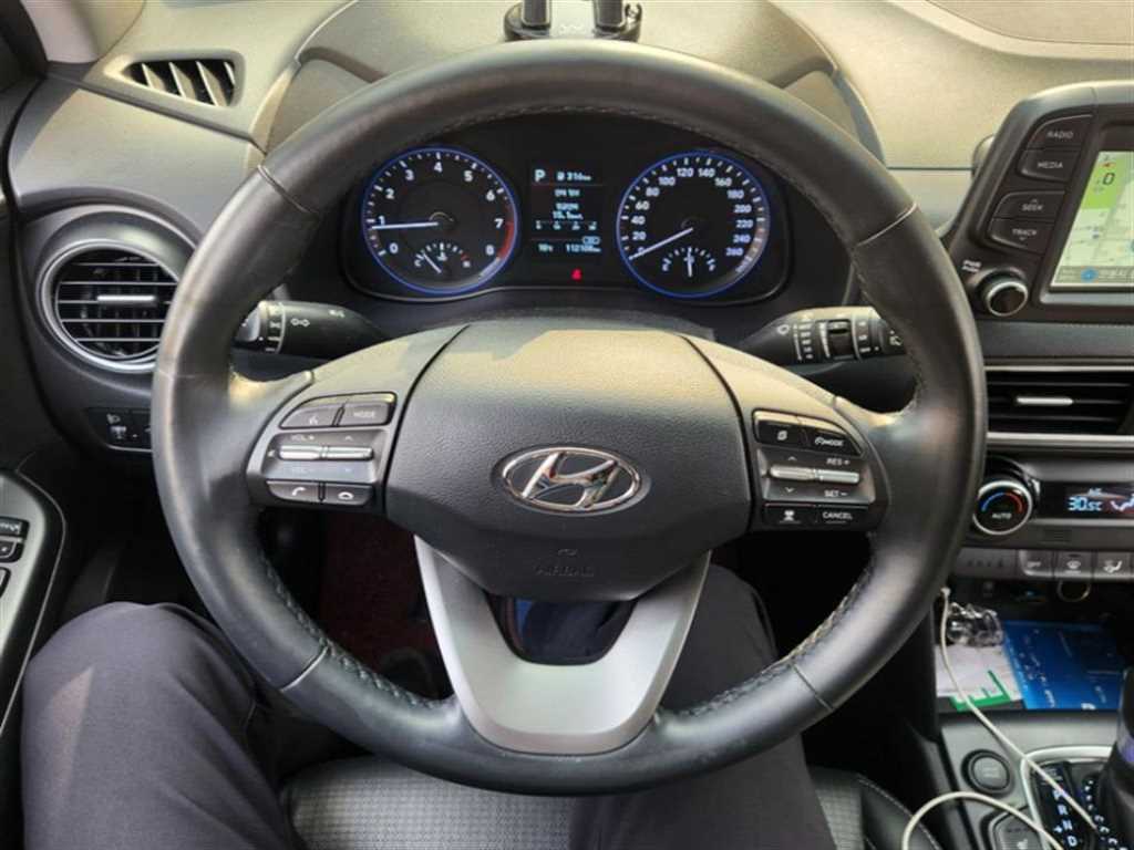 HYUNDAI Kona - Vista 10