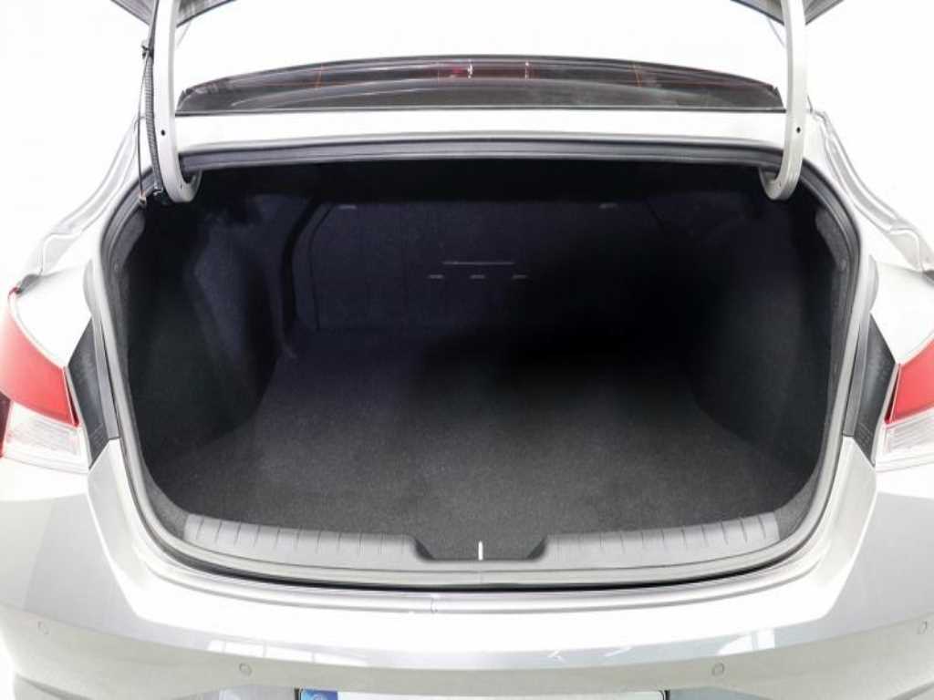 HYUNDAI Avante - Vista 7