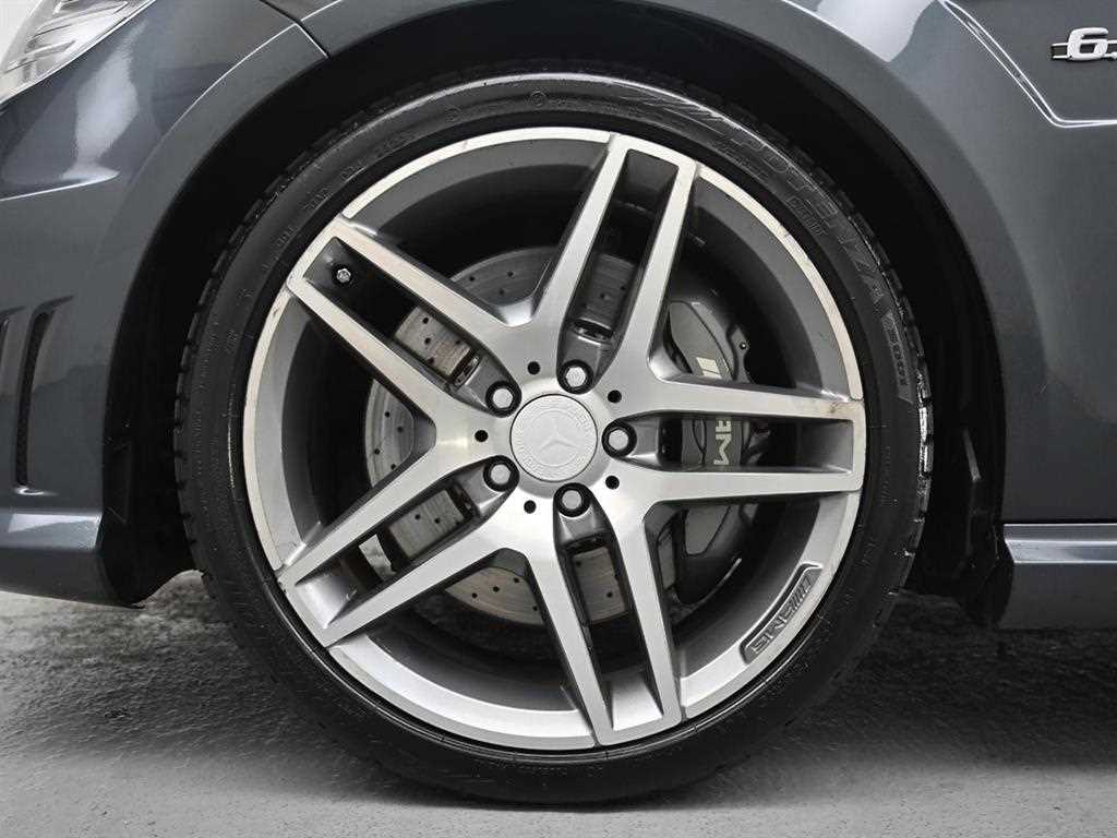 Mercedes Benz E class - Vista 5